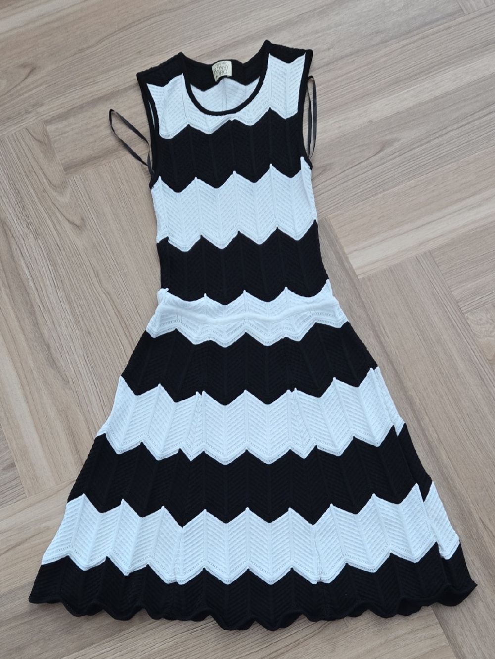 Torn by Ronny Kobo Black & White Chevron Midi Dress Bodycon Small
